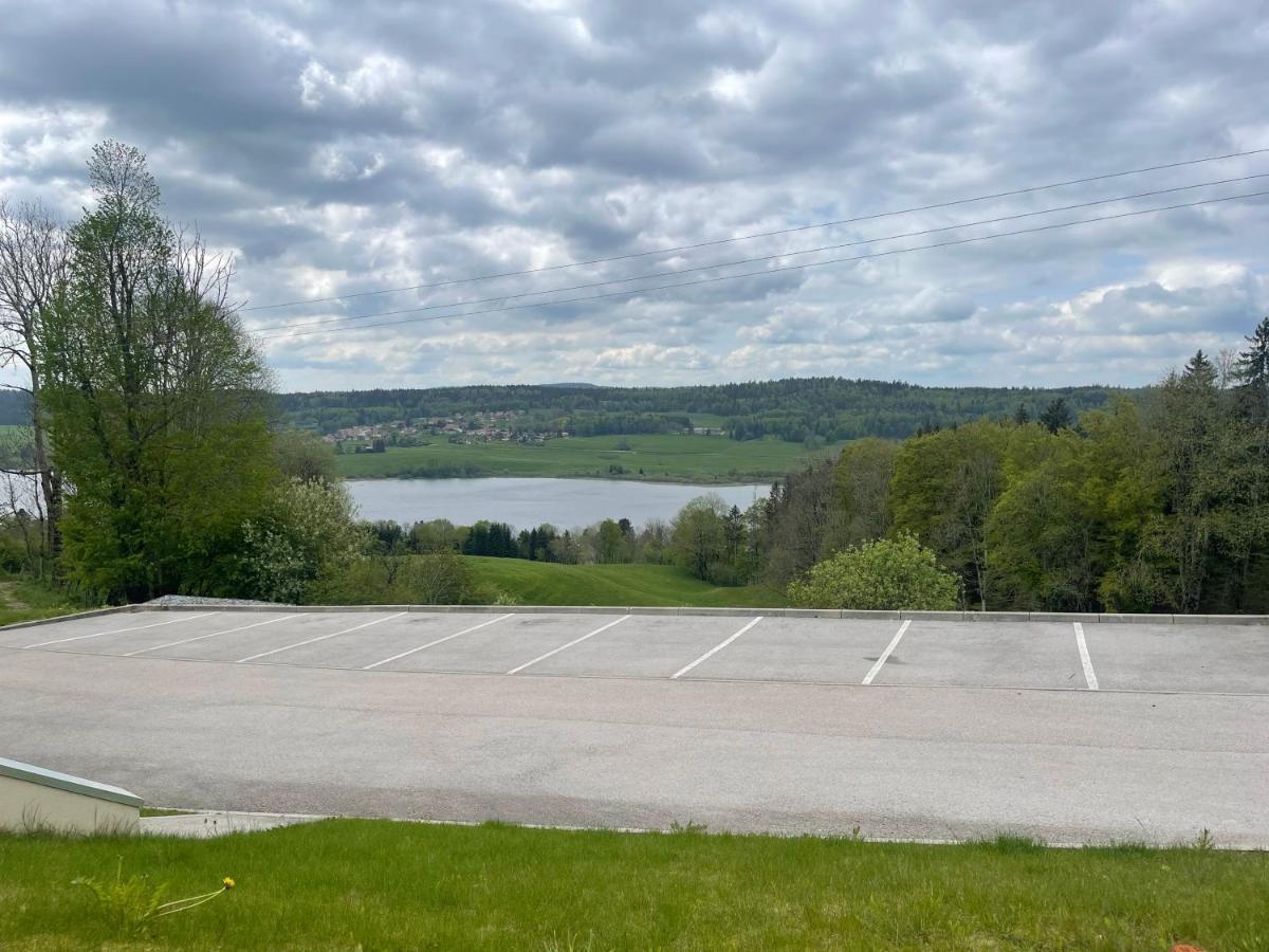 Appartement 4 Personnes Proche Lac Saint Point Montperreux Exteriör bild